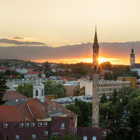 Pr Apartman Eger Exteriör bild