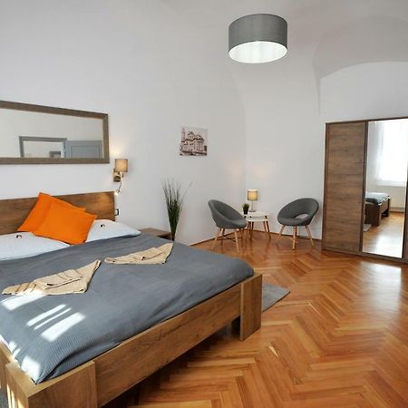Pr Apartman Eger Exteriör bild