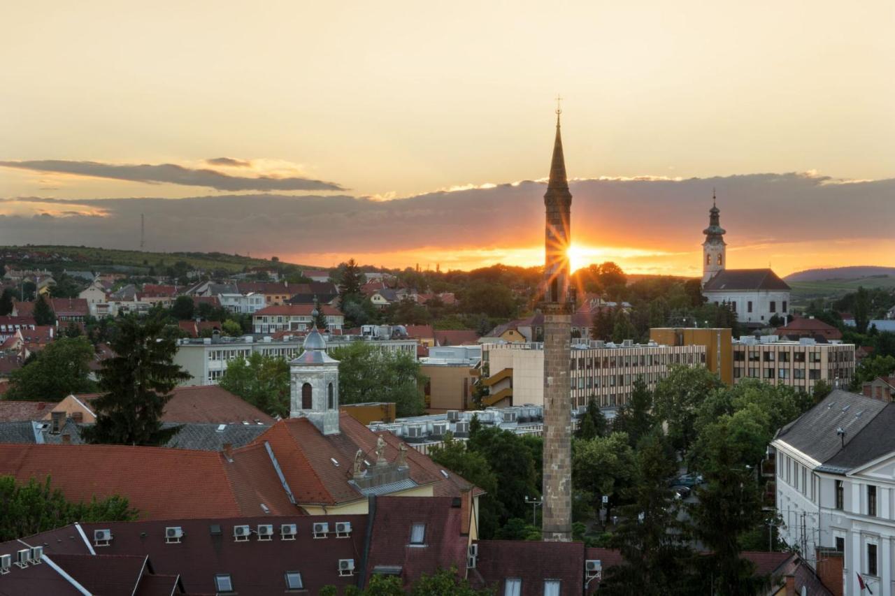 Pr Apartman Eger Exteriör bild