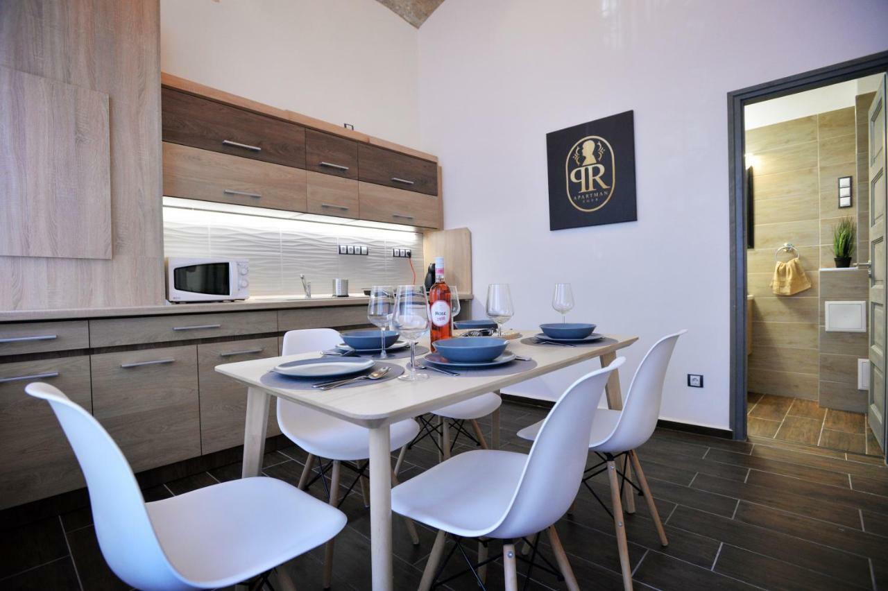 Pr Apartman Eger Exteriör bild