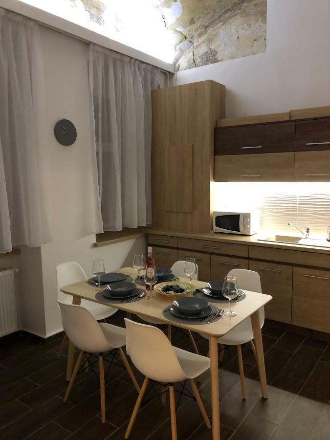 Pr Apartman Eger Exteriör bild