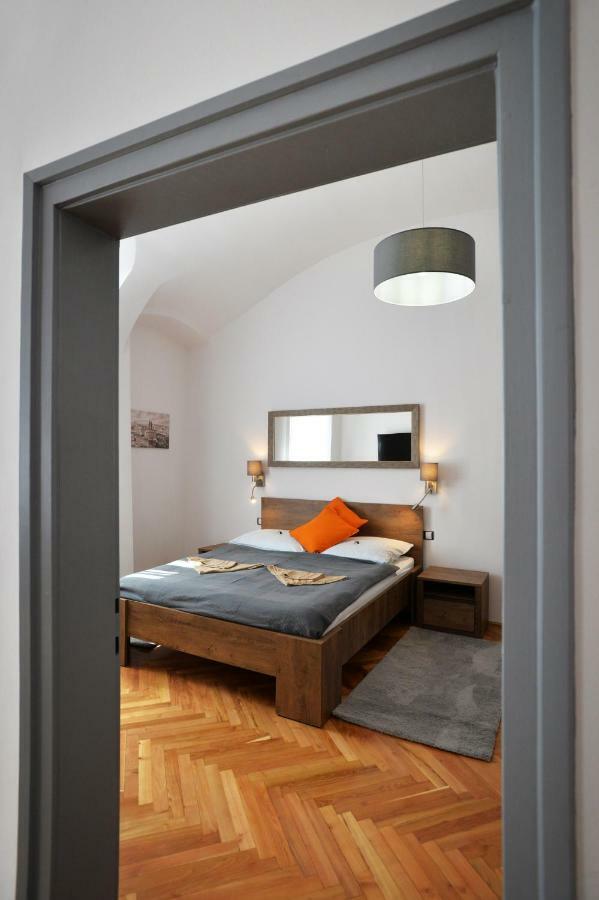 Pr Apartman Eger Exteriör bild