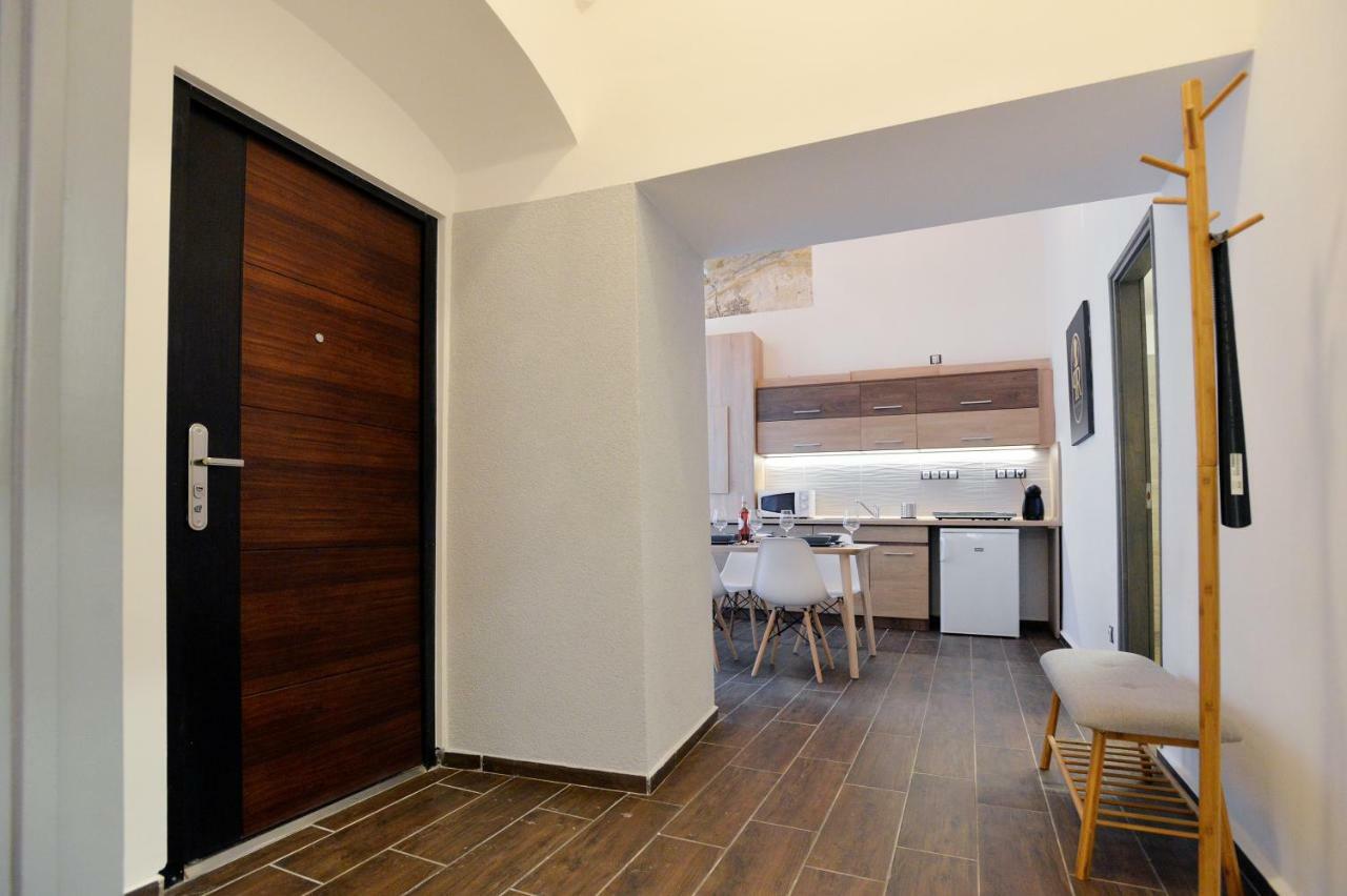 Pr Apartman Eger Exteriör bild