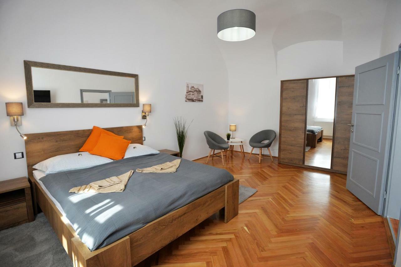 Pr Apartman Eger Exteriör bild