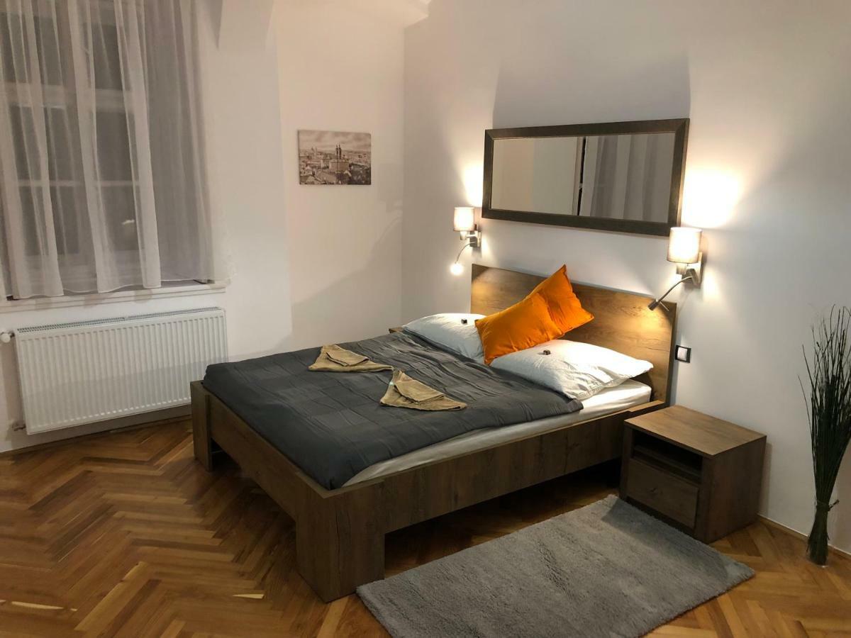 Pr Apartman Eger Exteriör bild