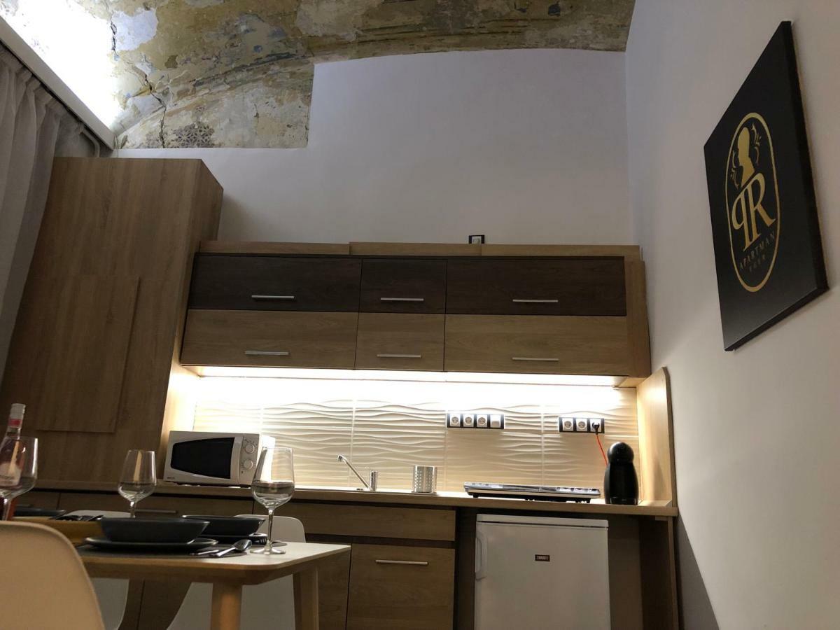 Pr Apartman Eger Exteriör bild