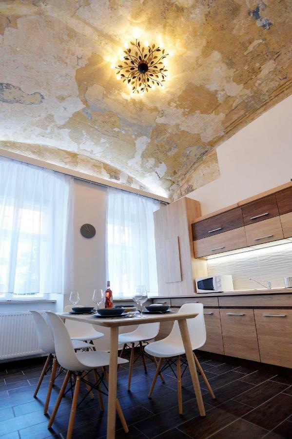 Pr Apartman Eger Exteriör bild